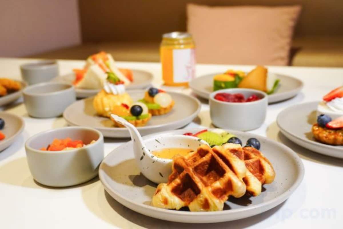 Daily full breakfast for a fee