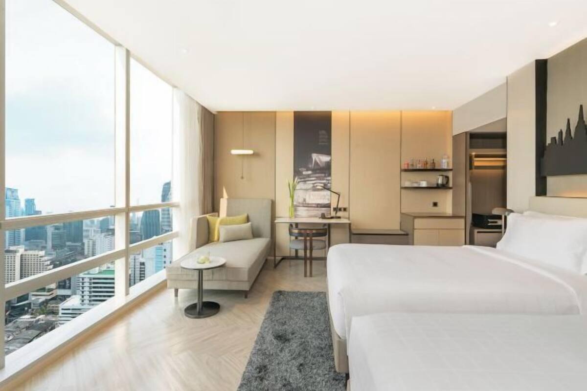 1 bedroom, premium bedding, in-room safe, desk