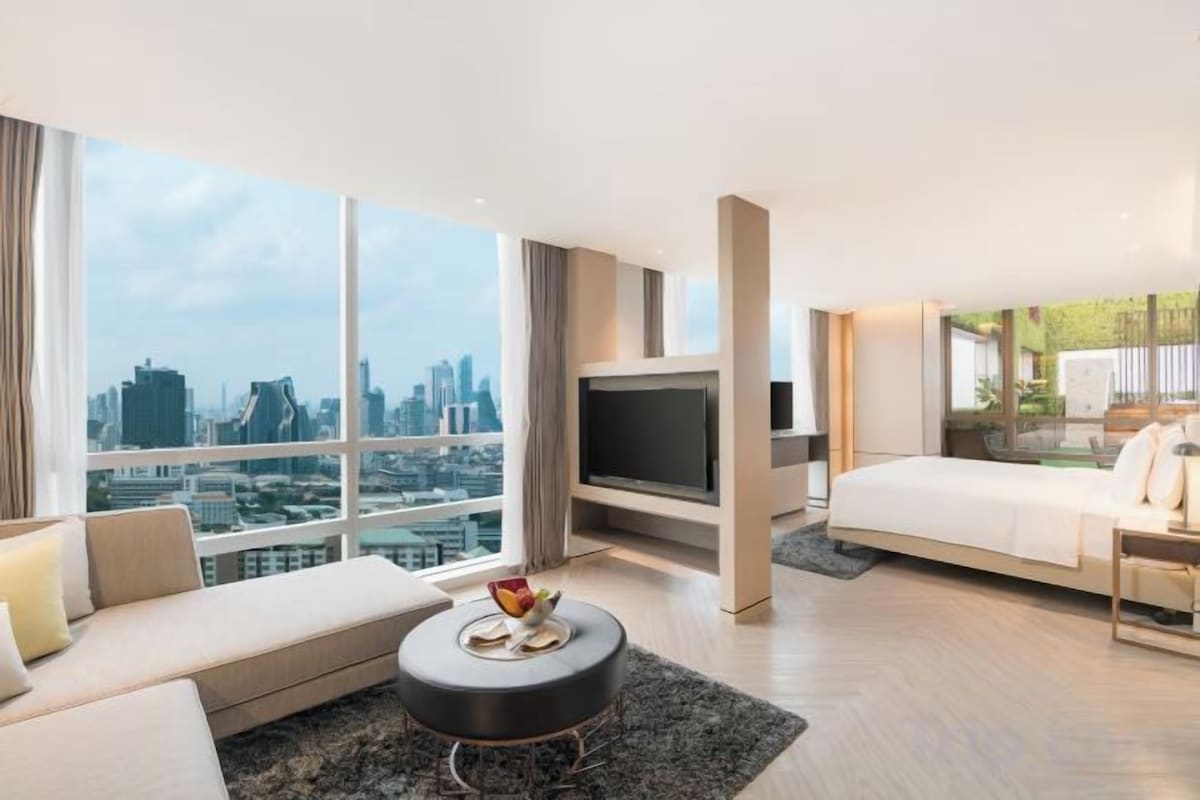 1 bedroom, premium bedding, in-room safe, desk