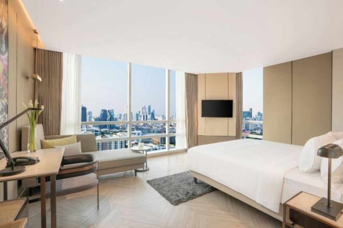 1 bedroom, premium bedding, in-room safe, desk
