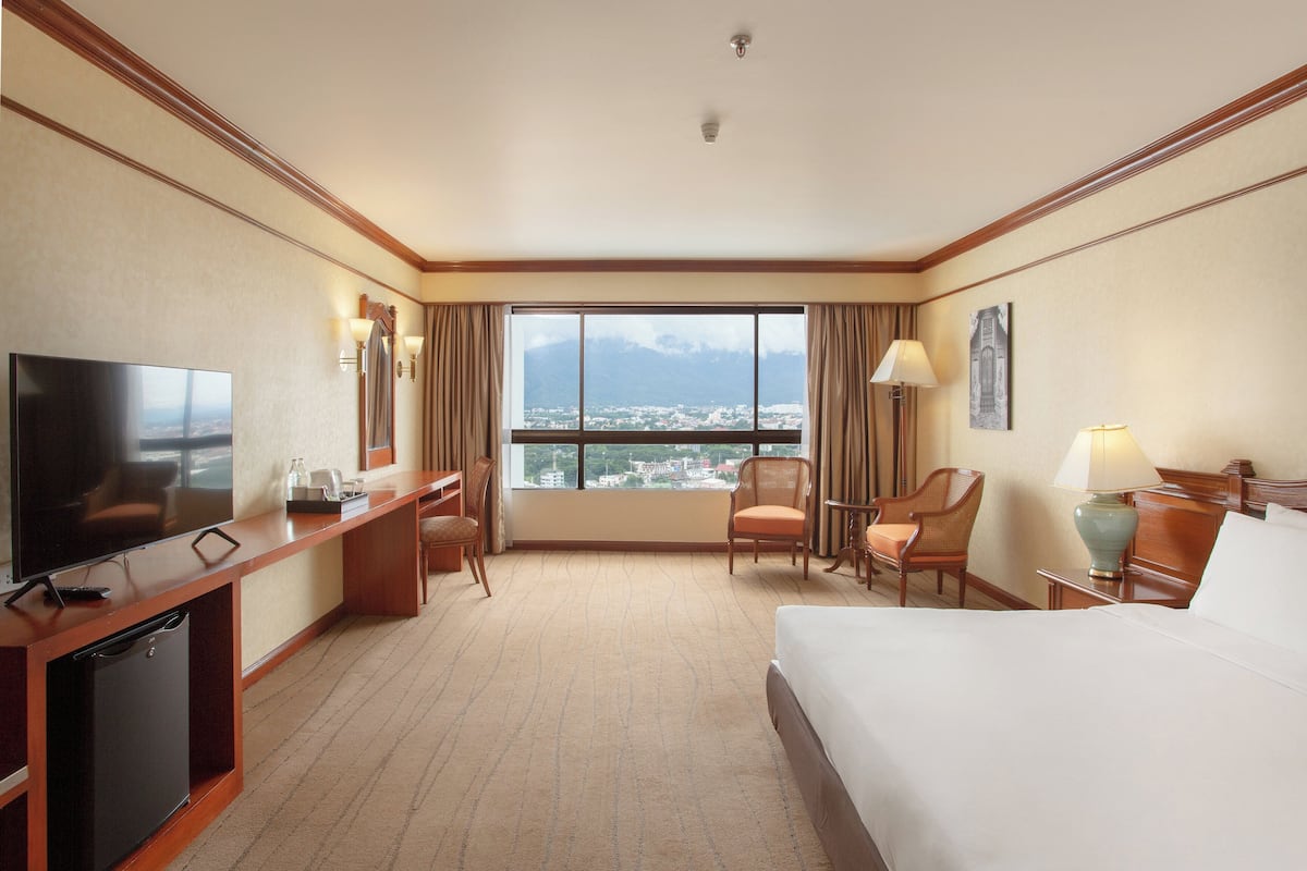 Premier Room, 1 King Bed | Minibar, in-room safe, desk, laptop workspace