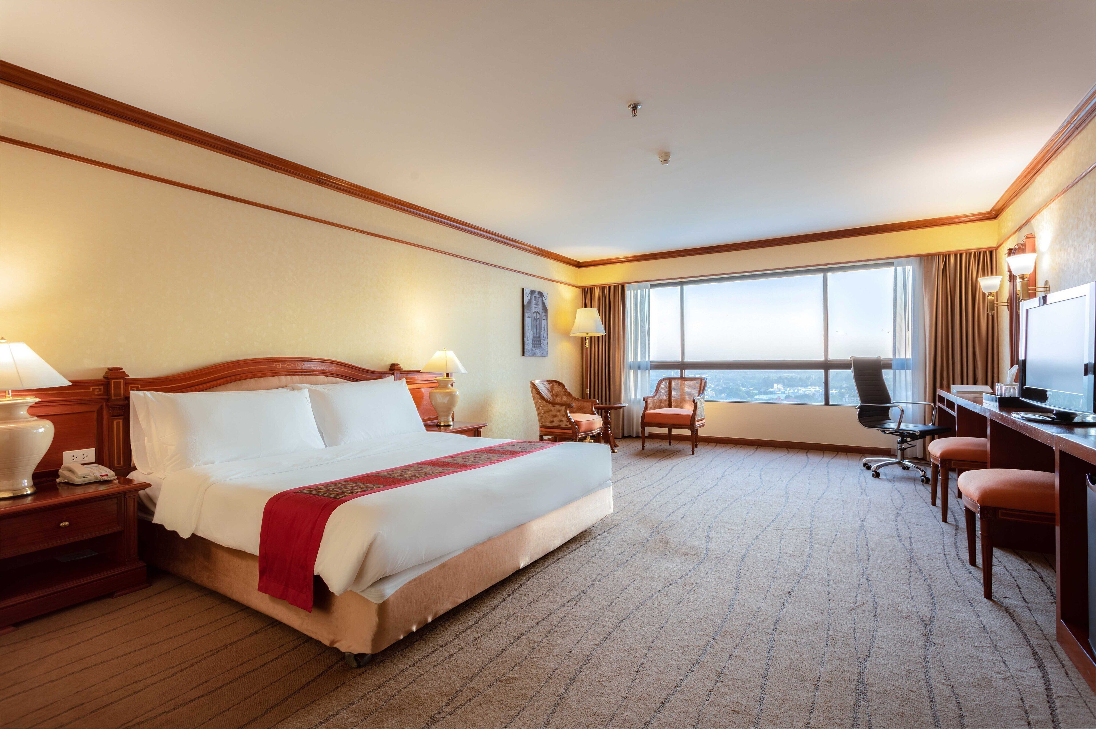 Minibar, Zimmersafe, Schreibtisch, laptopgeeigneter Arbeitsplatz