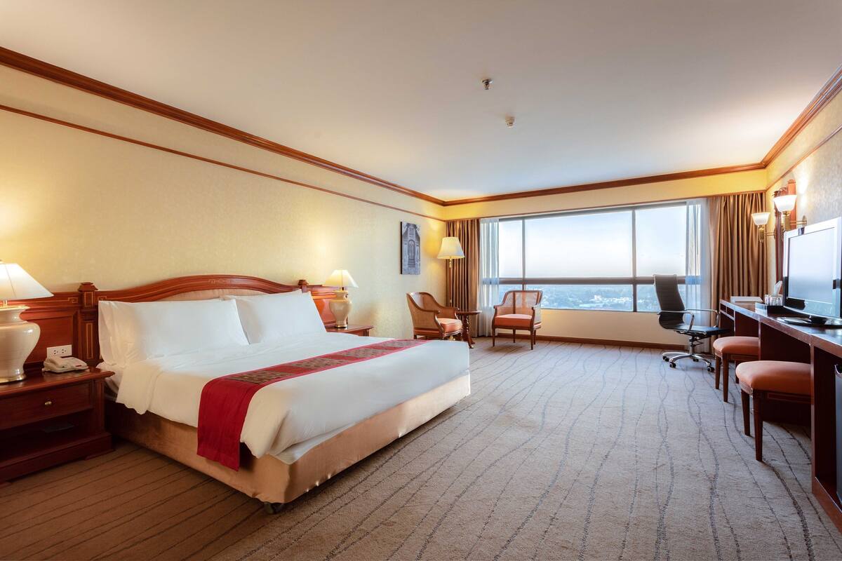 Minibar, Zimmersafe, Schreibtisch, laptopgeeigneter Arbeitsplatz