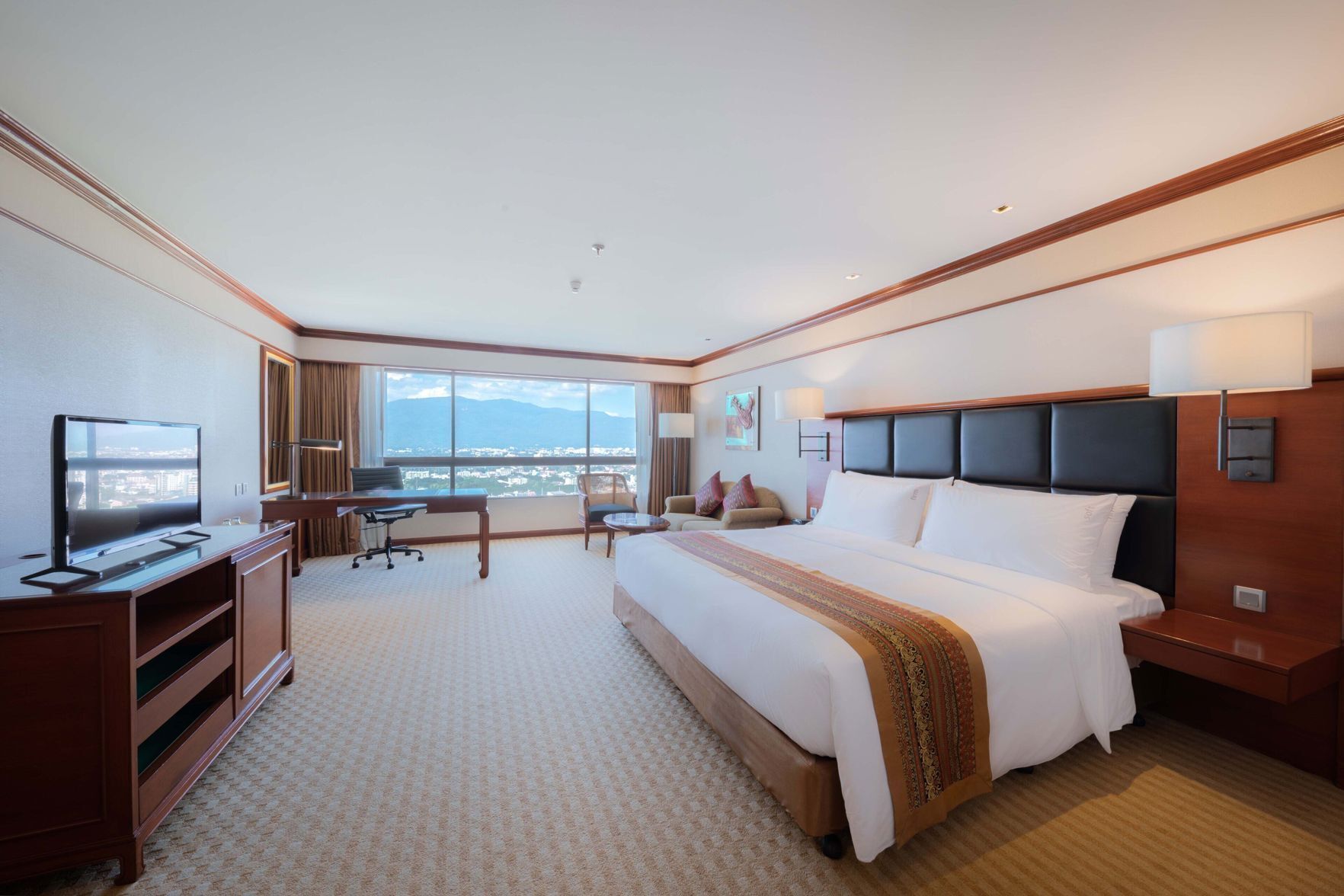 Minibar, Zimmersafe, Schreibtisch, laptopgeeigneter Arbeitsplatz