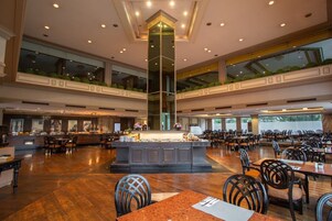 2 restaurants, breakfast, lunch, dinner served; international cuisine