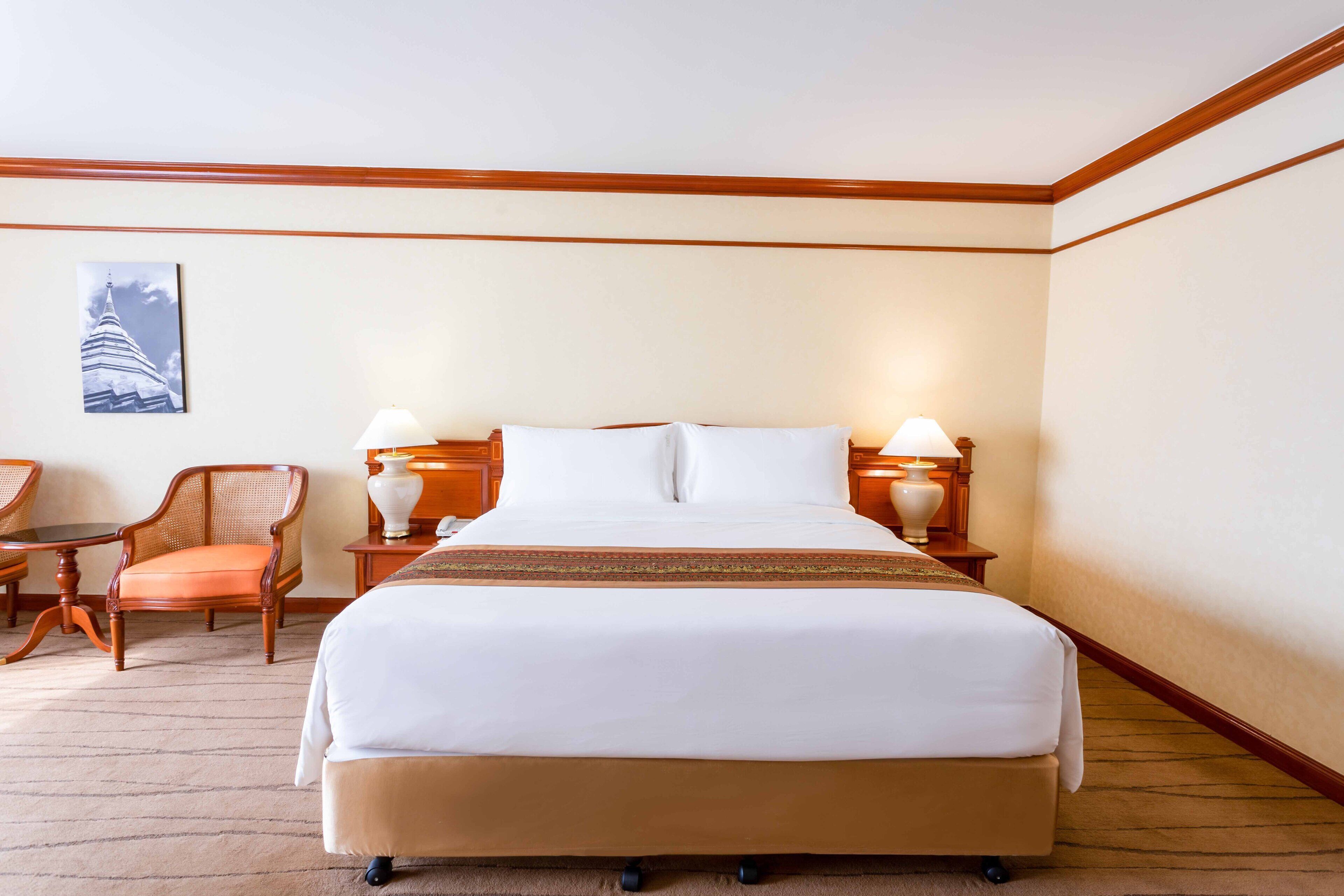 Minibar, Zimmersafe, Schreibtisch, laptopgeeigneter Arbeitsplatz