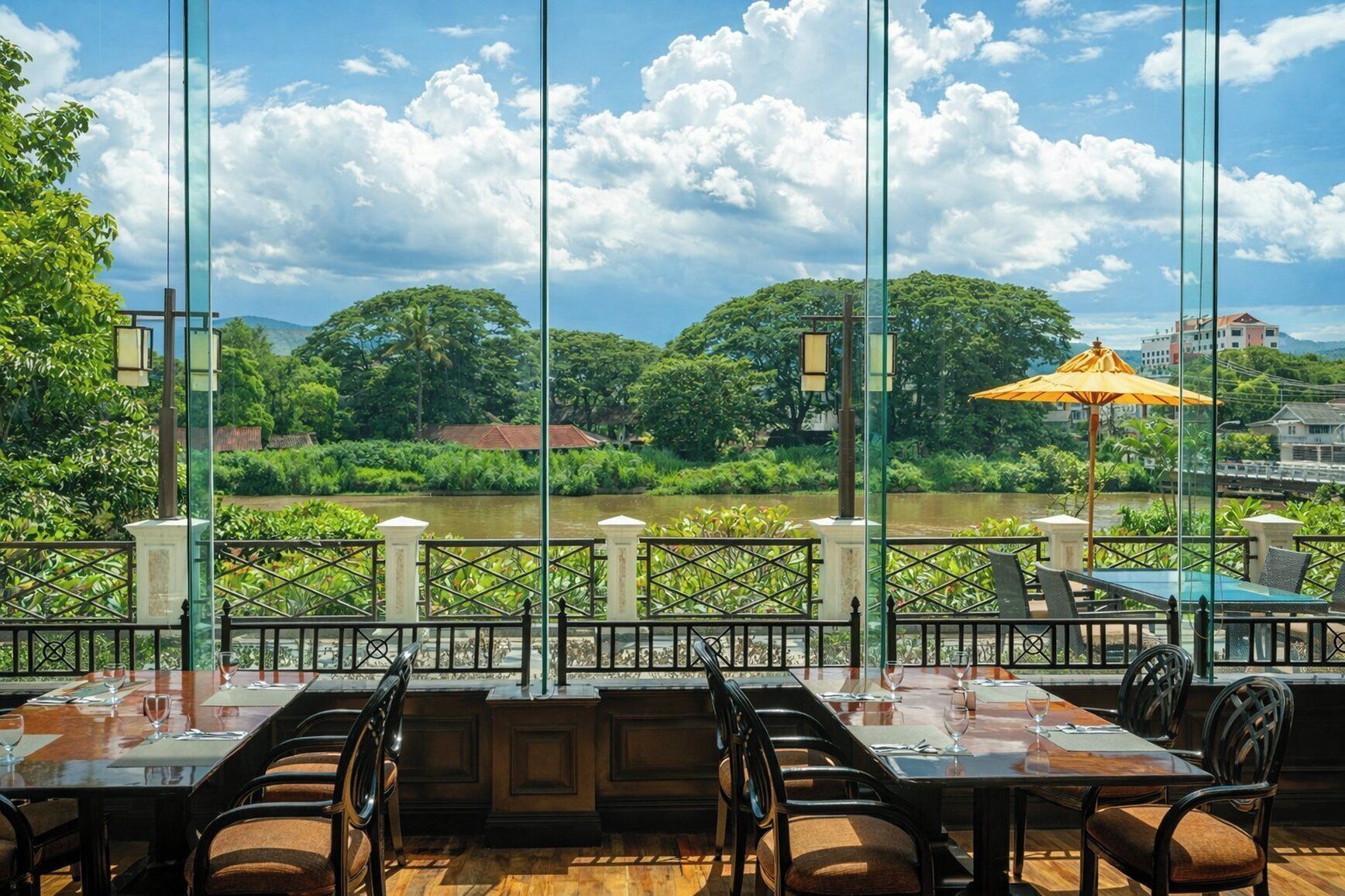 2 restaurantes; se sirven desayunos, comidas, cenas y brunch