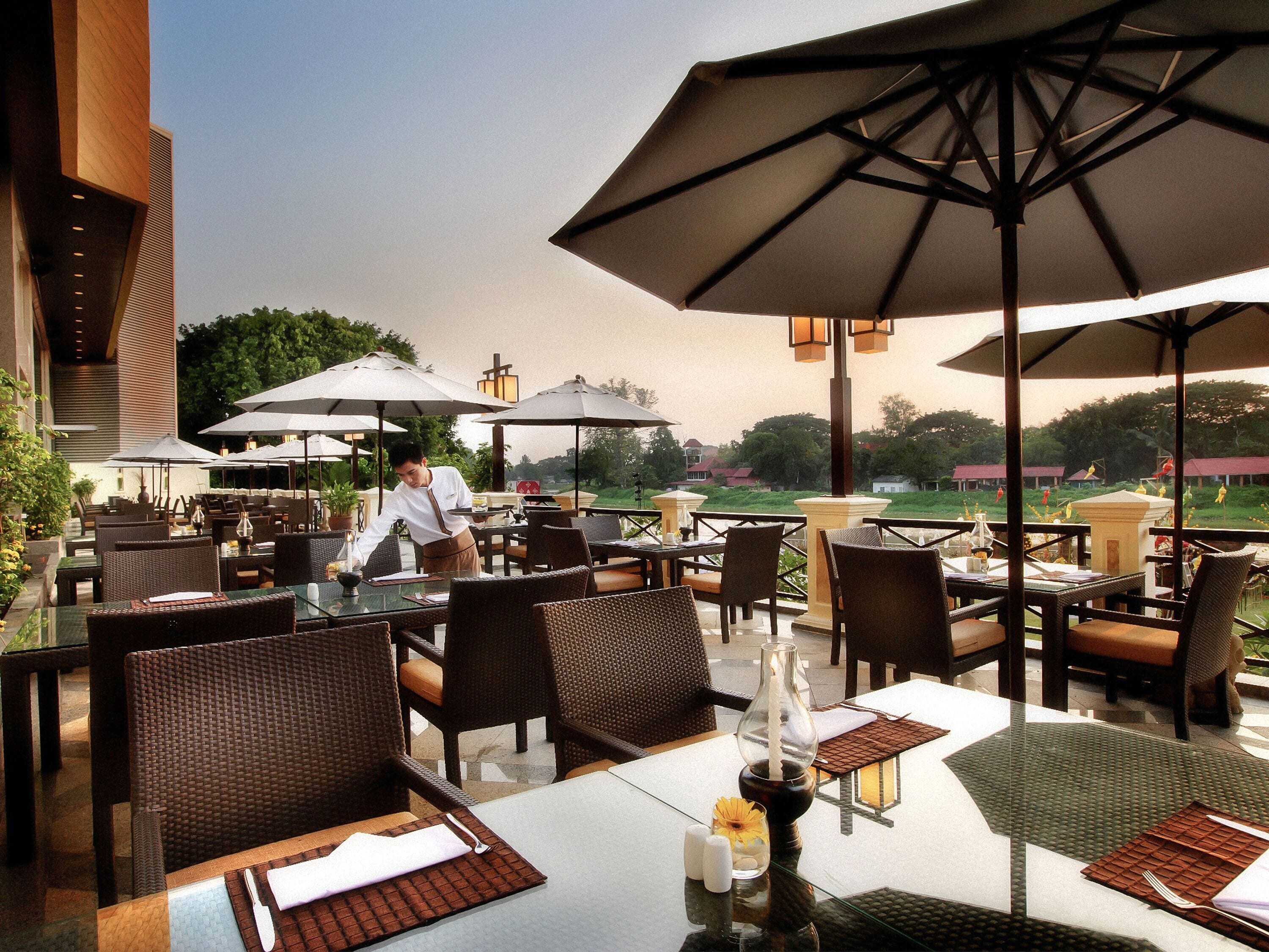 2 restaurants, breakfast, lunch, dinner served; international cuisine