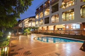 Outdoor pool, open 9:00 AM to 6:00 PM, pool loungers - Imperial Mae Hong Son Resort (Mae Hong Son)