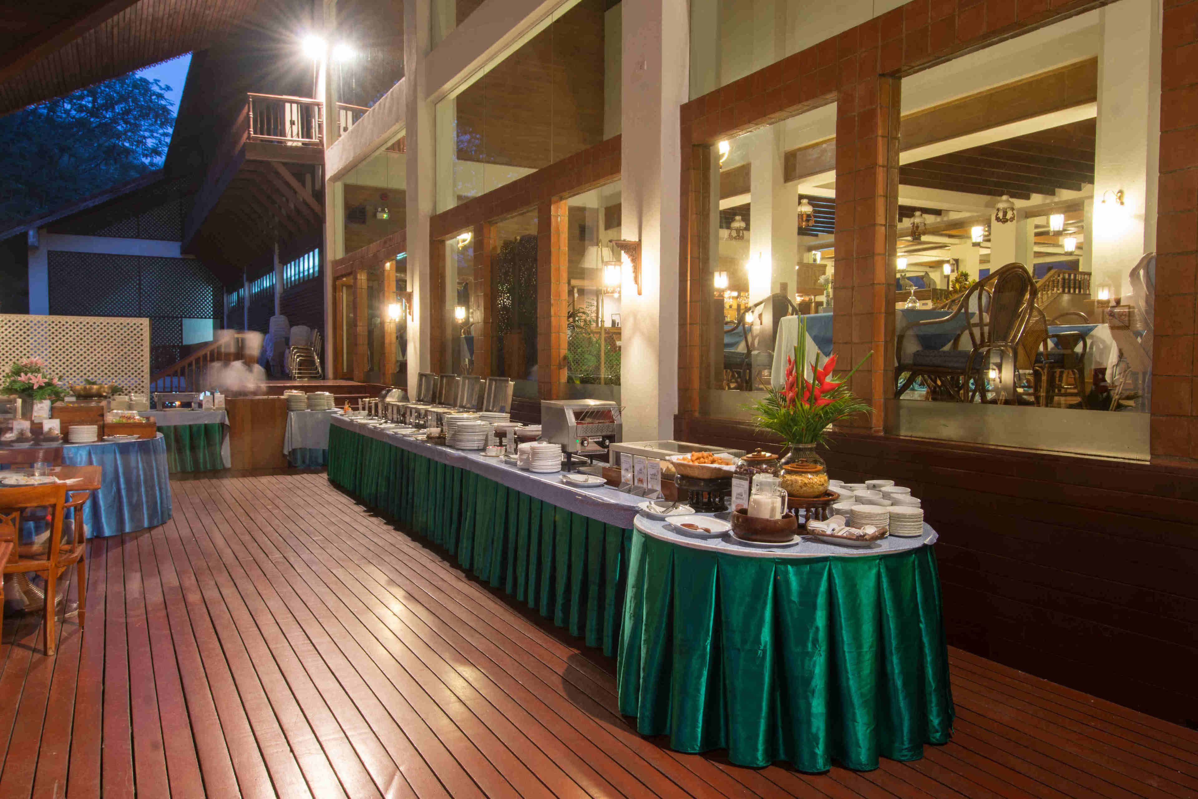 Daily buffet breakfast (THB 250 per person)