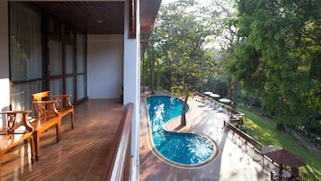 Outdoor pool, open 9:00 AM to 6:00 PM, sun loungers