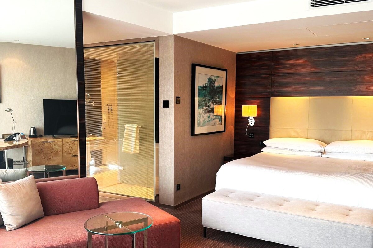 Ropa de cama de alta calidad y minibar 