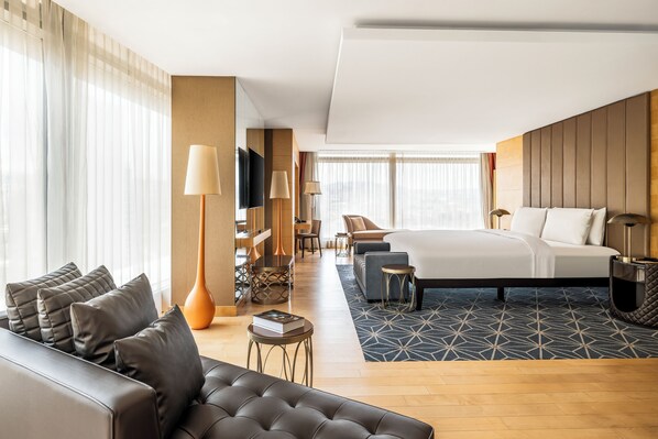 Hochwertige Bettwaren, Minibar, Zimmersafe, Schreibtisch