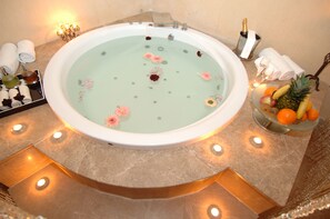 Bain turc/hammam, 4 salles de soins, manucure et pédicure