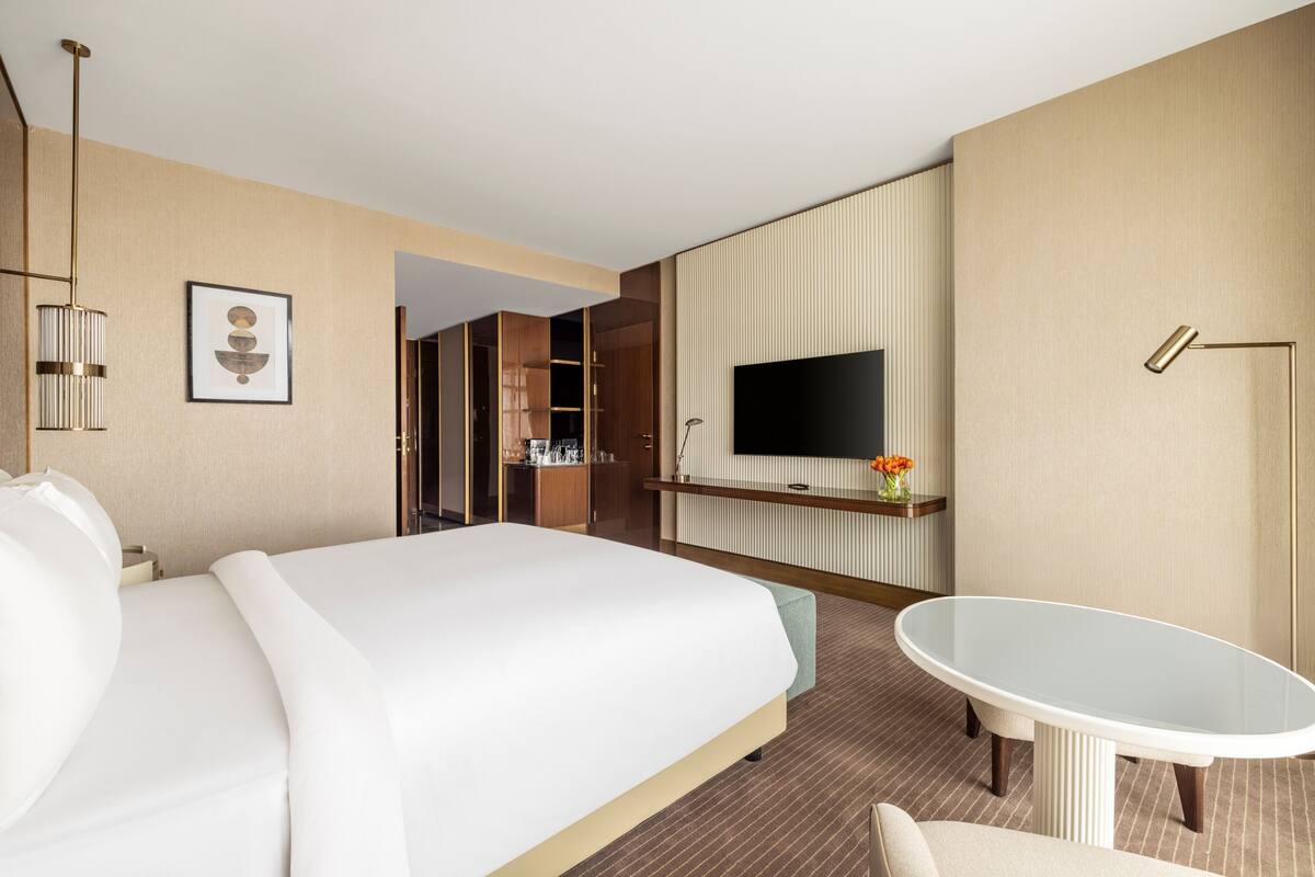 Premium bedding, minibar, in-room safe, desk