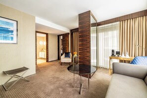 Junior-Suite | Hochwertige Bettwaren, Minibar, Zimmersafe, Schreibtisch