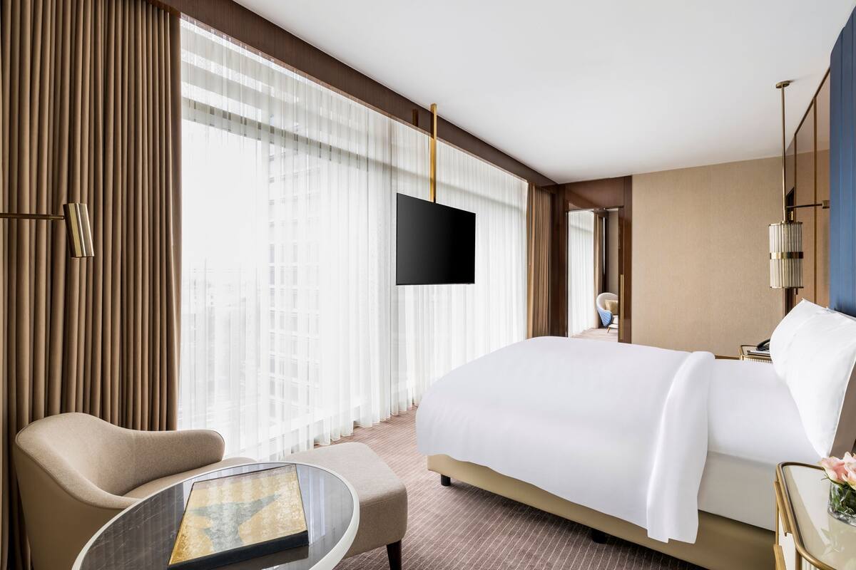 Premium bedding, minibar, in-room safe, desk