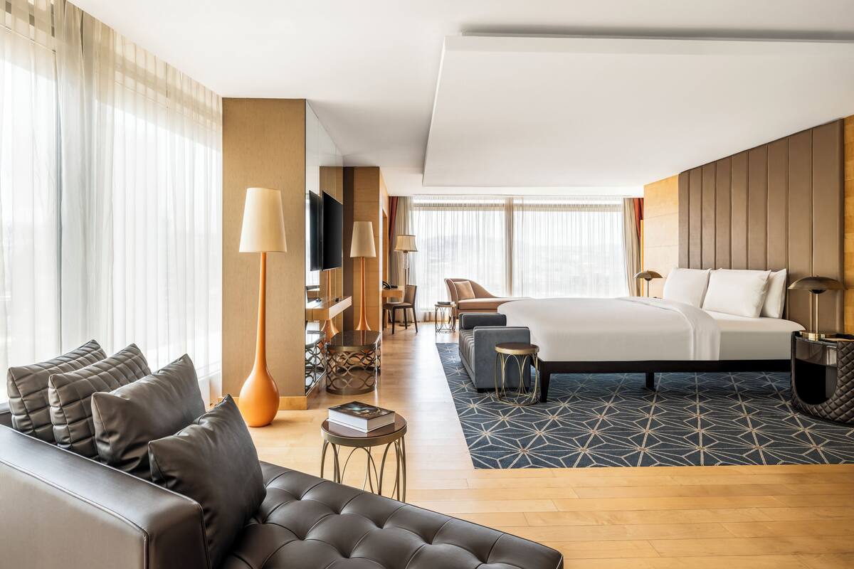 Presidential Suite | Premium bedding, minibar, in-room safe, desk