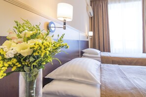Phòng 2 giường đơn Tiêu chuẩn | 1 phòng ngủ, bộ đồ giường kháng dị ứng, két bảo mật tại phòng, bàn 