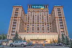 Front of property - Hotel Ukraine (Kyiv)