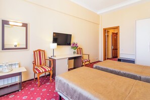 Panoramic Twin Room | Hypo-allergenic bedding, in-room safe, desk, free WiFi - Hotel Ukraine (Kyiv)