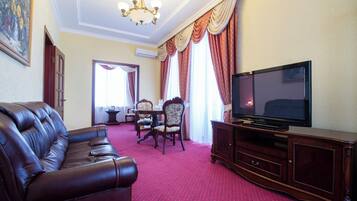 Business-Suite, 1 Schlafzimmer | Wohnbereich