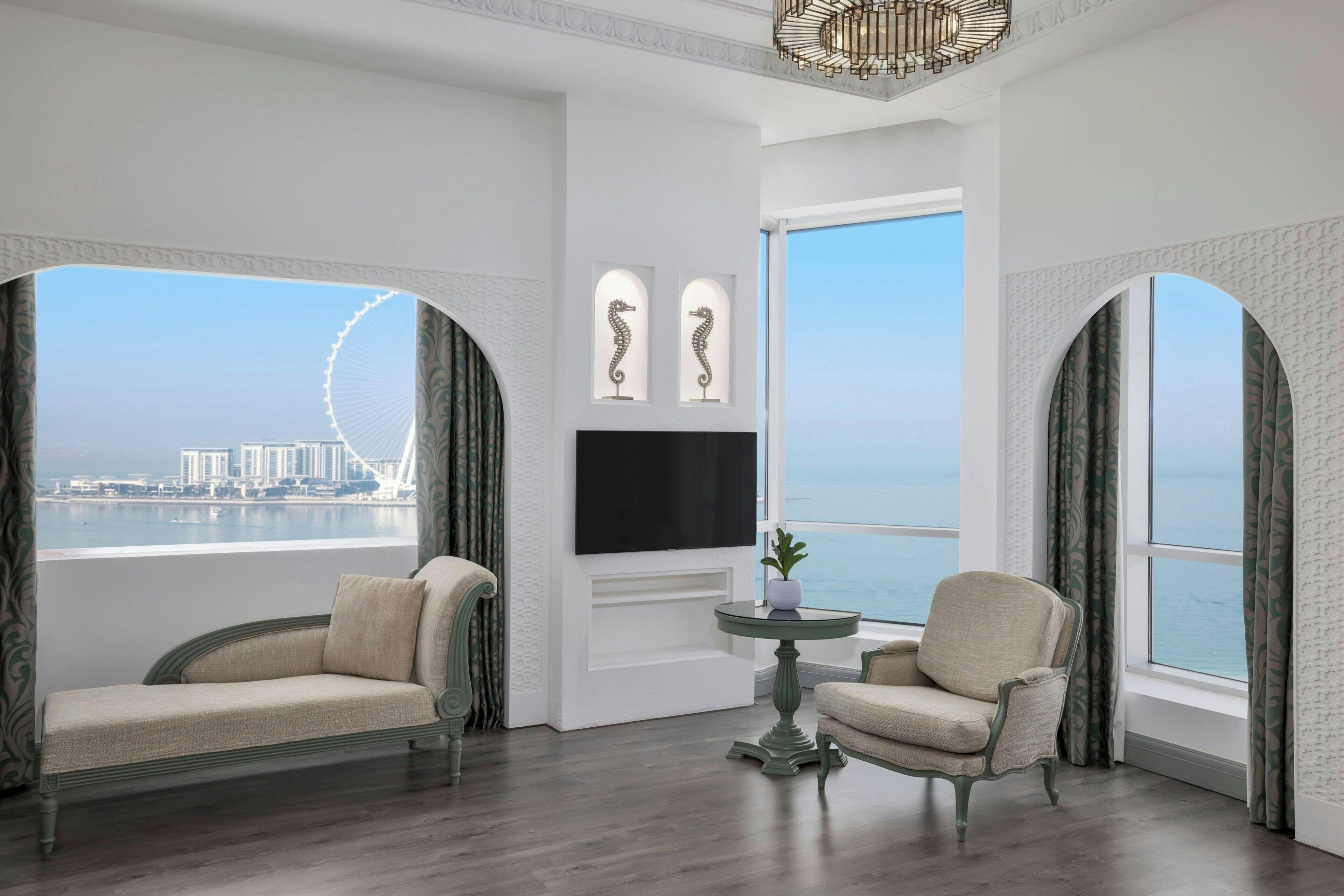 club room, 1 king bed, smoking, oceanfront | 1 bedroom, frette italian sheets, premium bedding, minibar