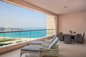 Terrace/patio - Al Habtoor Grand Resort, Autograph Collection® (Dubai)
