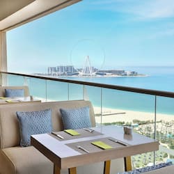 4 bares/lounges, bar de esportes, gastropub