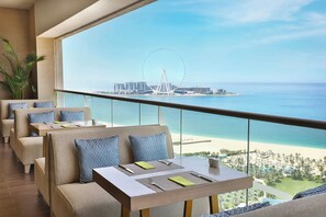 4 bars/lounges, sports bar, gastropub - Al Habtoor Grand Resort, Autograph Collection® (Dubai)