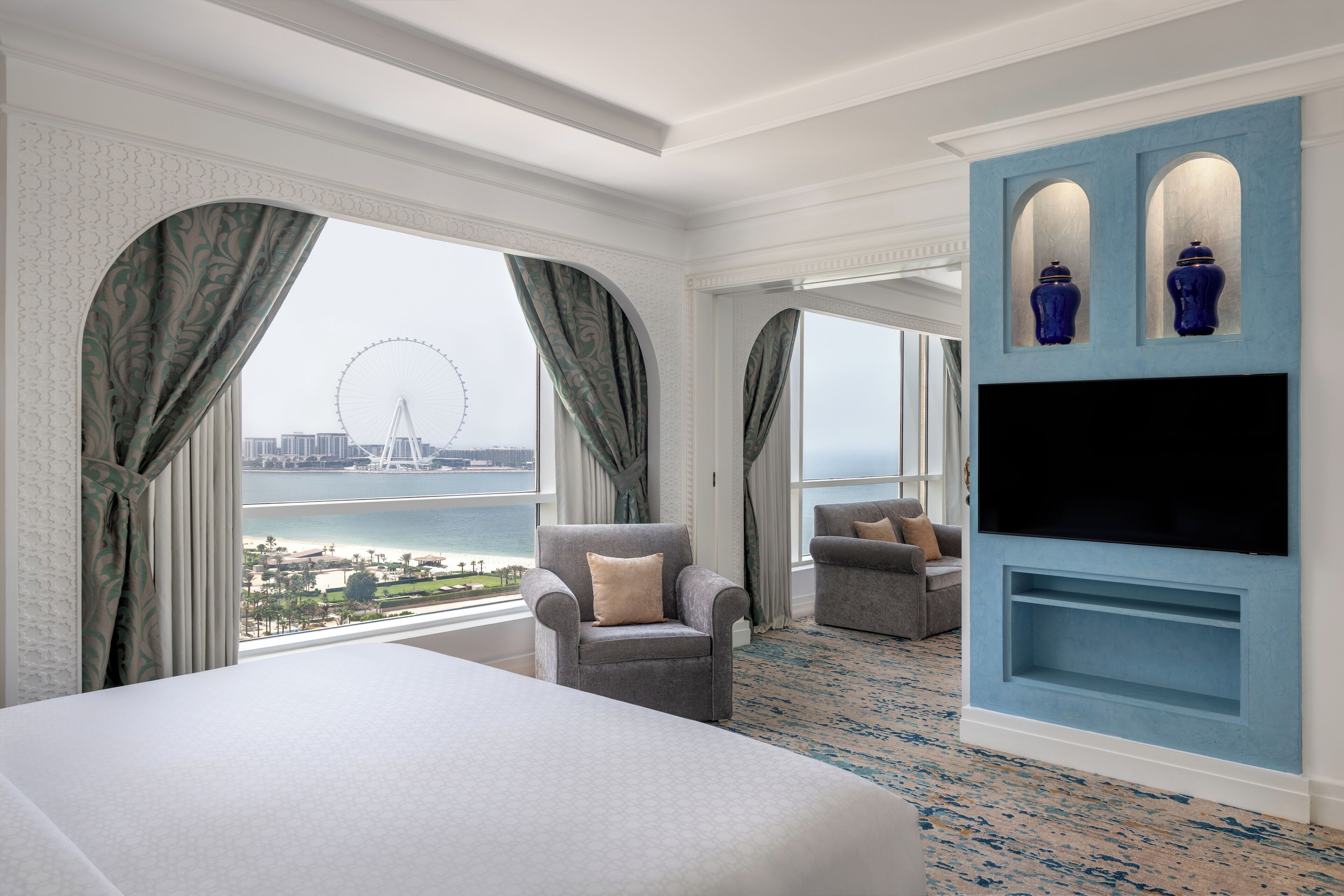 Frette Italian sheets, premium bedding, minibar, in-room safe