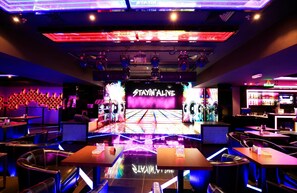 3 bars/lounges, poolside bar