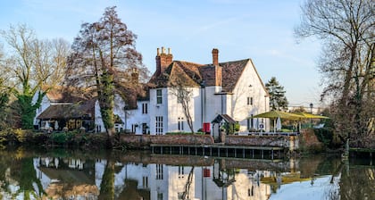 The Kingfisher Pub and Hotel