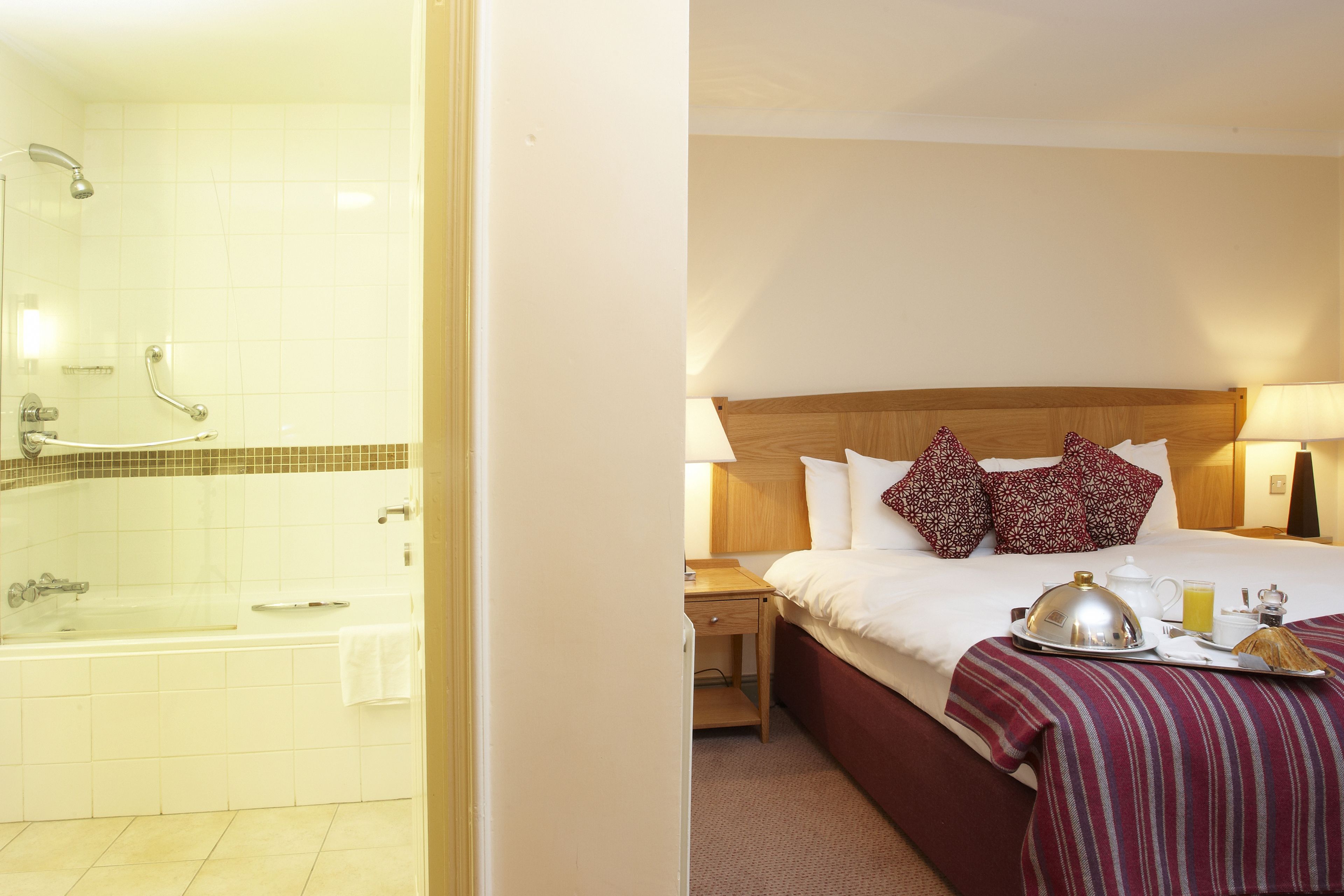 executive double or twin room, 1 king bed | 1 bedroom, in-room safe, desk, soundproofing