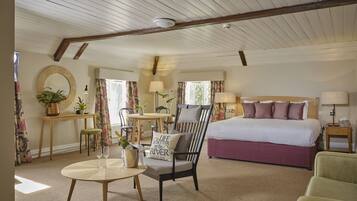 Superior Double Room | In-room safe, desk, soundproofing, iron/ironing board