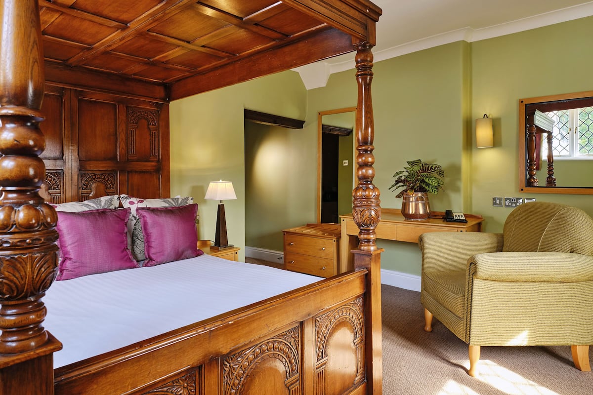 junior double room | 1 bedroom, in-room safe, desk, soundproofing