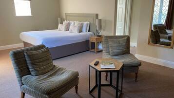 Luxury Double Room | Living area | TV