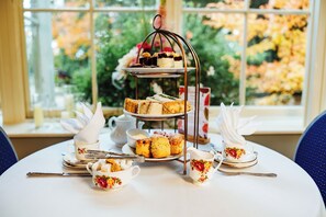 Food and drink - Woodland Manor Hotel (Bedford)