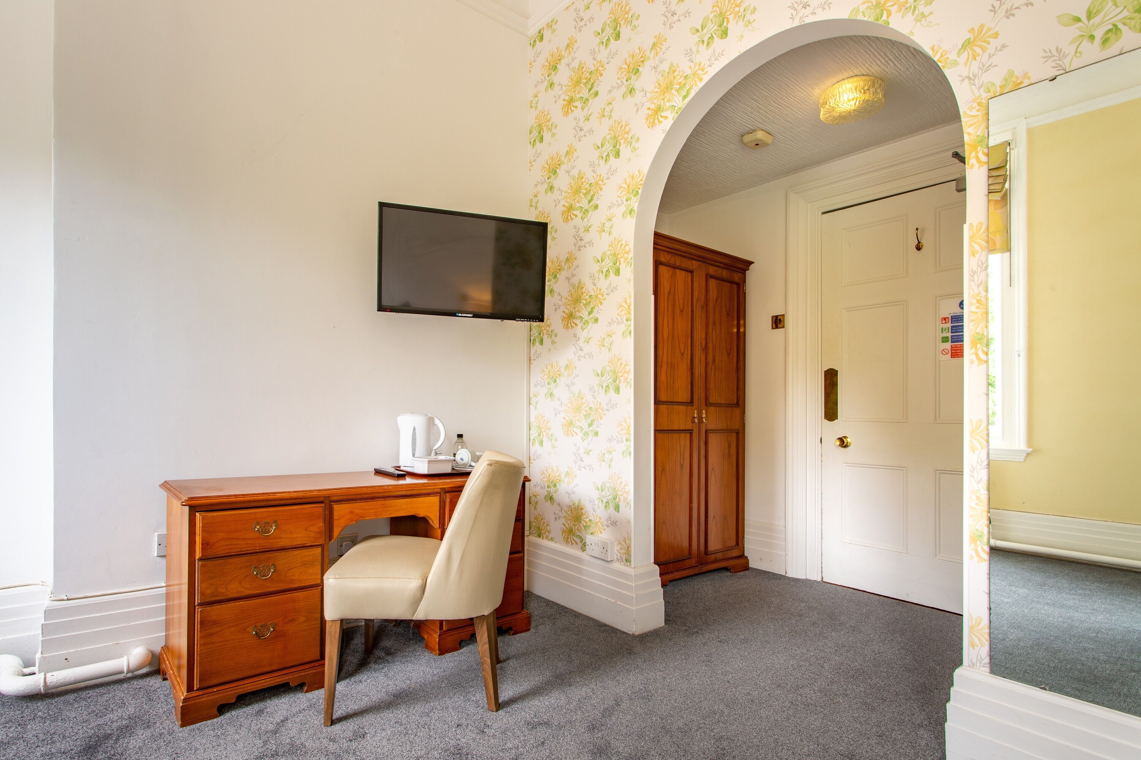 standard double room | iron/ironing board, free wifi, bed sheets