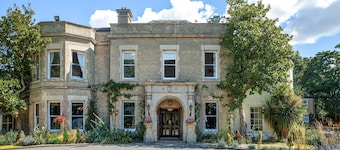 Woodland Manor Hotel