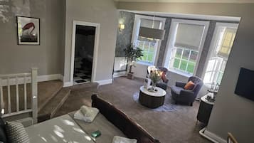 Heritage Manor Suite | Premium bedding, individually decorated, individually furnished