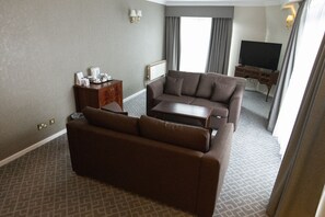 Suite, 1 Double Bed, Non Smoking | Living room | TV