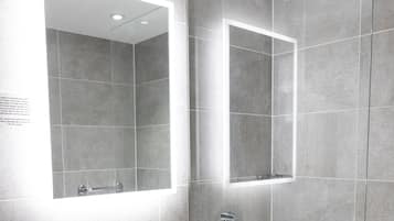Suite, 1 Double Bed, Non Smoking | Bathroom | Hair dryer, towels