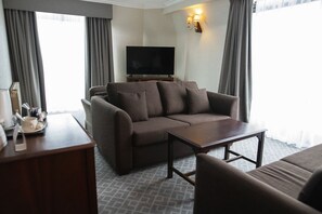 Suite, 1 Double Bed, Non Smoking | Living room | TV