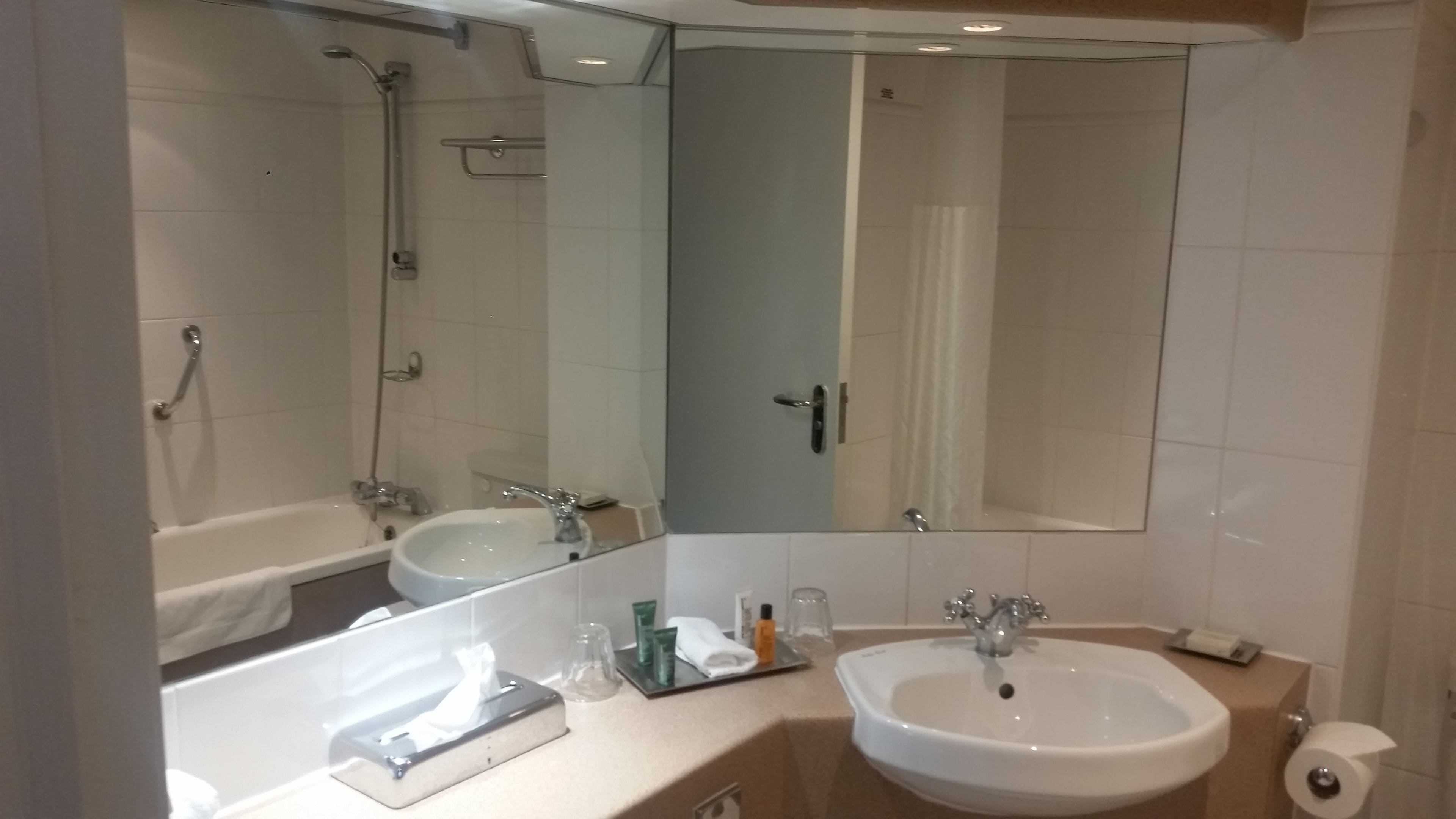 Suite | Bathroom sink