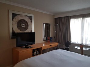 In-room safe, desk, iron/ironing board, cots/infant beds - The Bradford Hotel (Bradford)