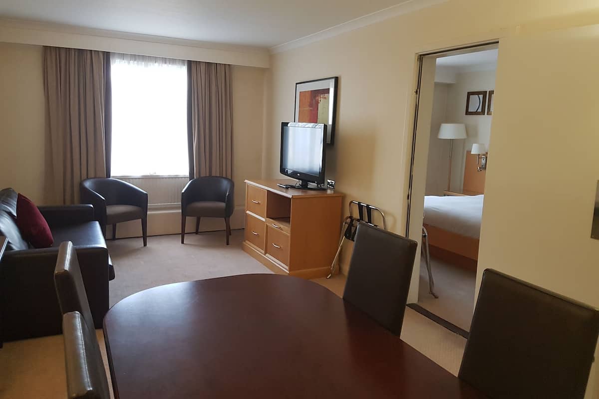 Suite | In-room dining