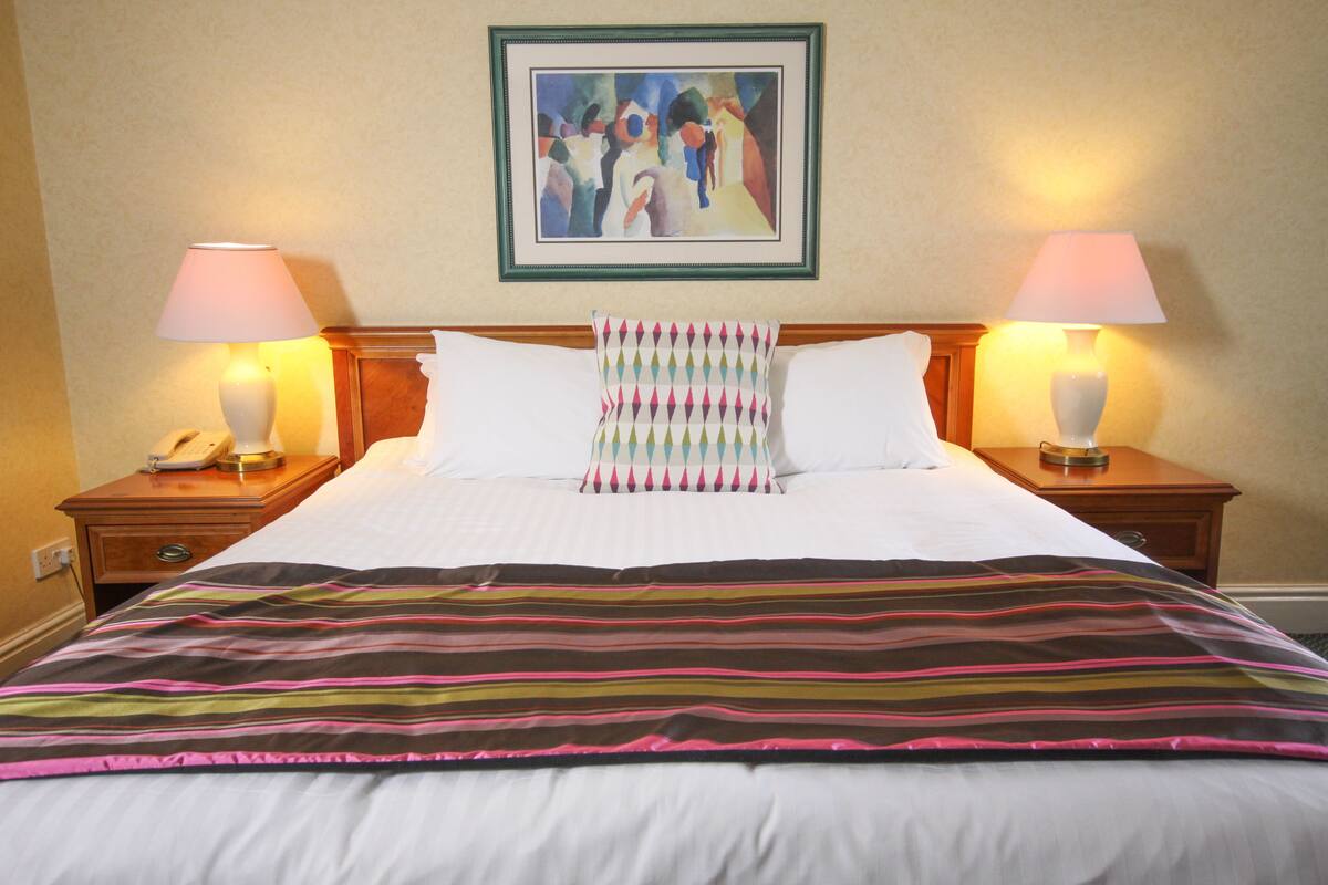 1 bedroom, in-room safe, desk, soundproofing