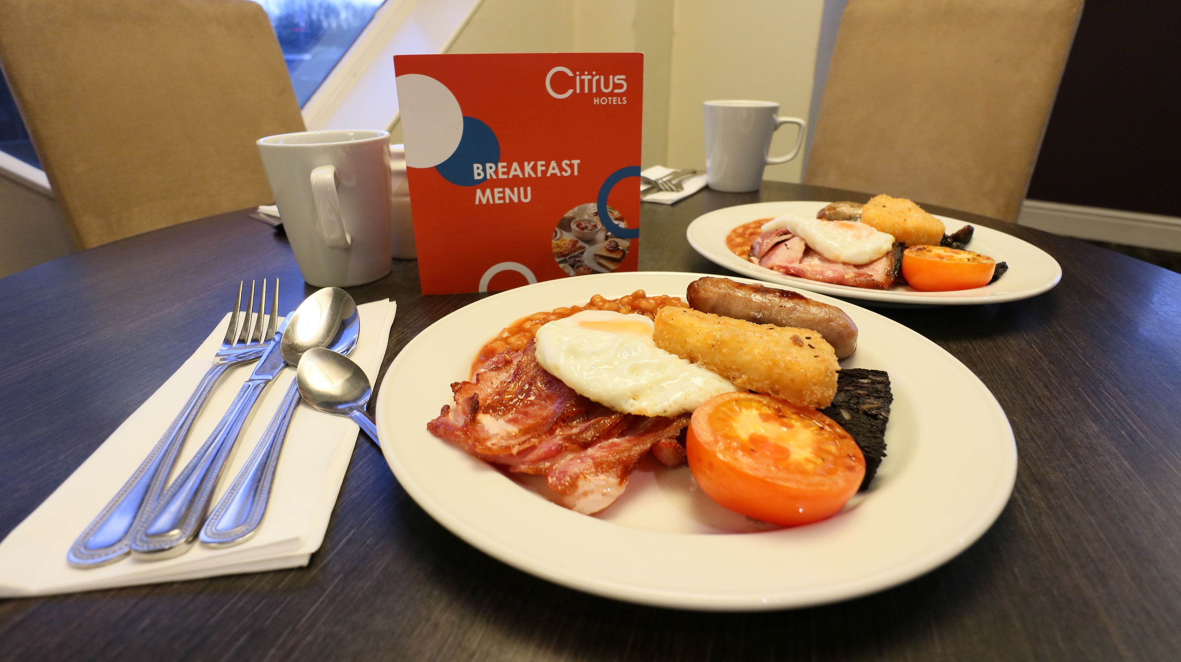 فطور مطهو حسب الطلب يوميًا بتكلفة قدرها (12 GBP للشخص)