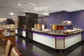 Daily buffet breakfast (GBP 18.95 per person)